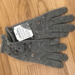 Gray cashmere gloves